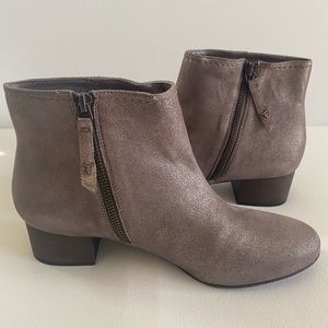 Trask Metalic Suede Ankle Boots Zip Closure Size 8.5 M Gray Mauve Glitter Finish